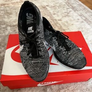 Nike Flyknit Racers (W)